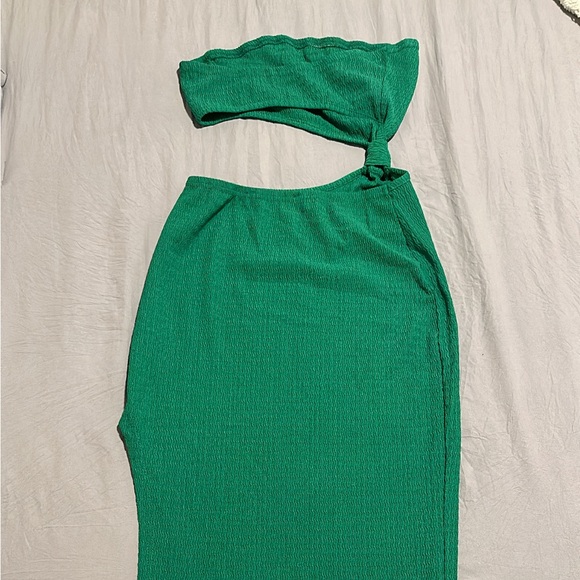 Green Dress - Picture 3 of 7